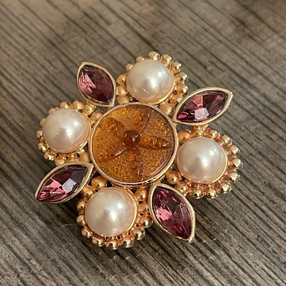 Vintage Floral Like Design Brooch with Pearl & Rhinestone Accents - Picture 2 of 15